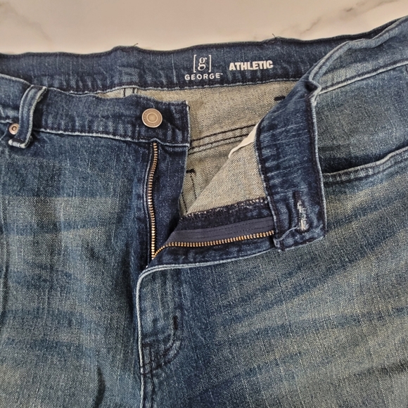 G George Jeans Mens Size 38 x 32 Athletic Distressed Denim Stretch Medium Wash - Picture 9 of 16